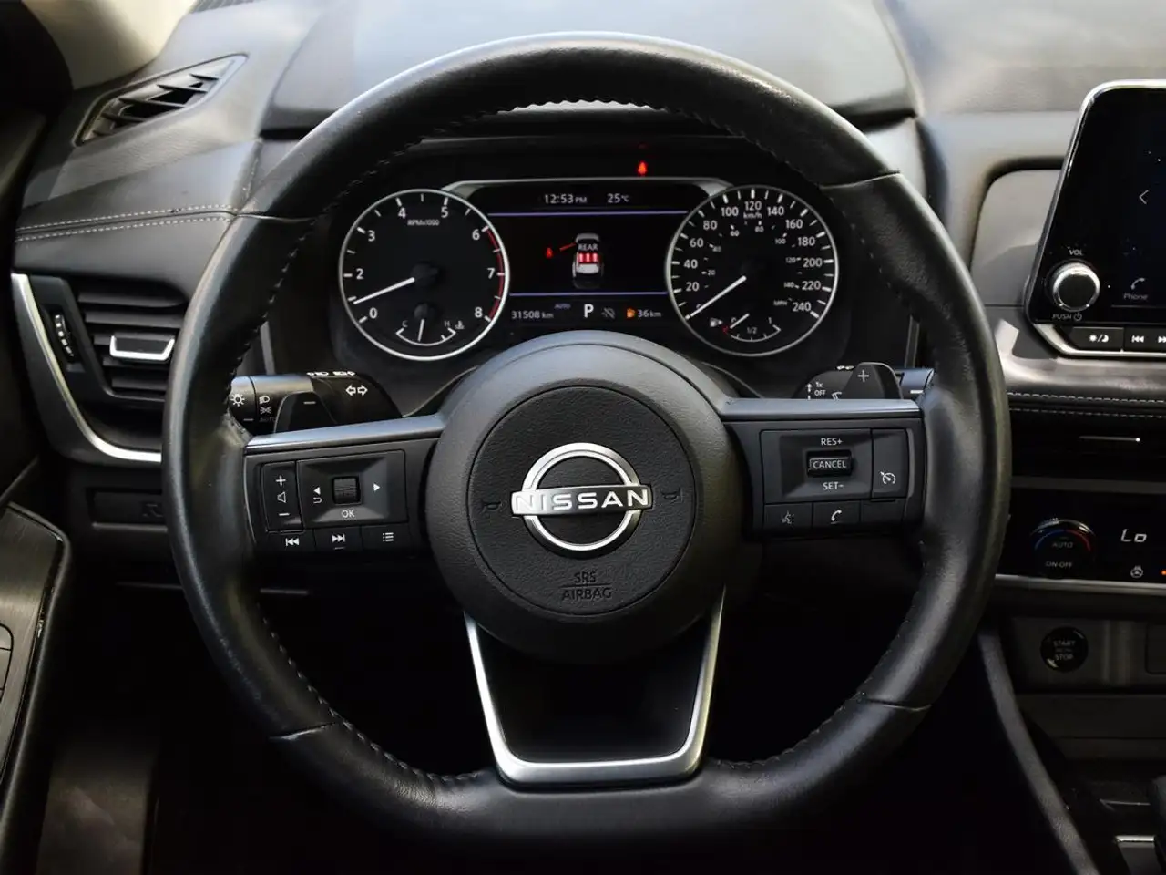 Nissan Rogue снимка Nissan Rogue