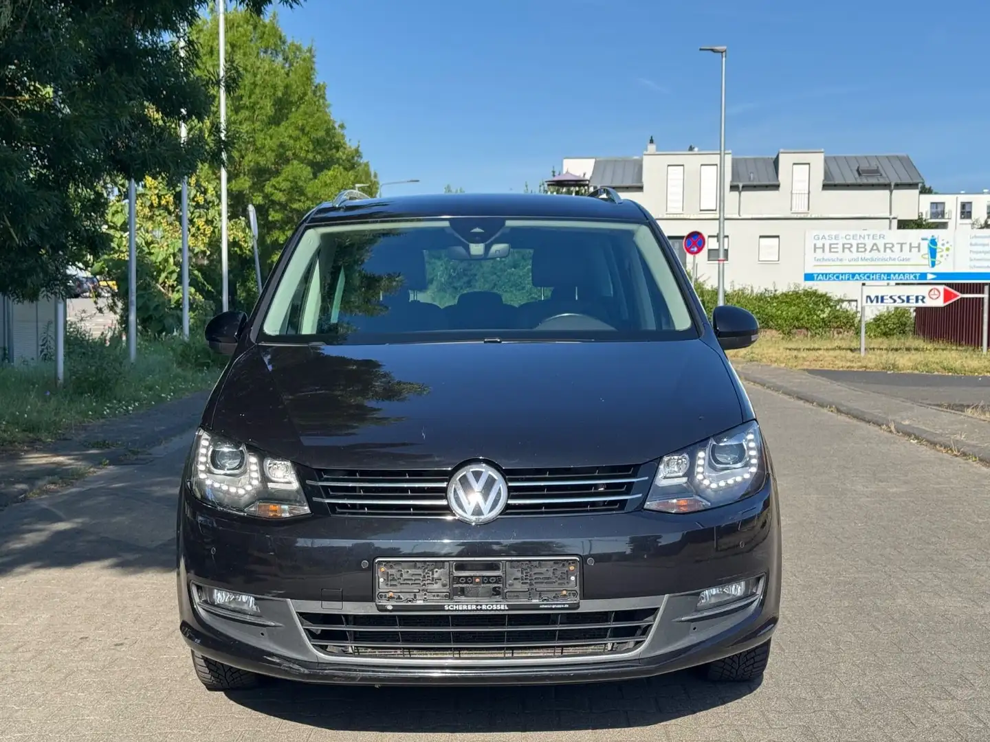 Volkswagen Sharan 2.0 TDI Highline *Kamera*Xenon*Alcantara* Zwart - 2