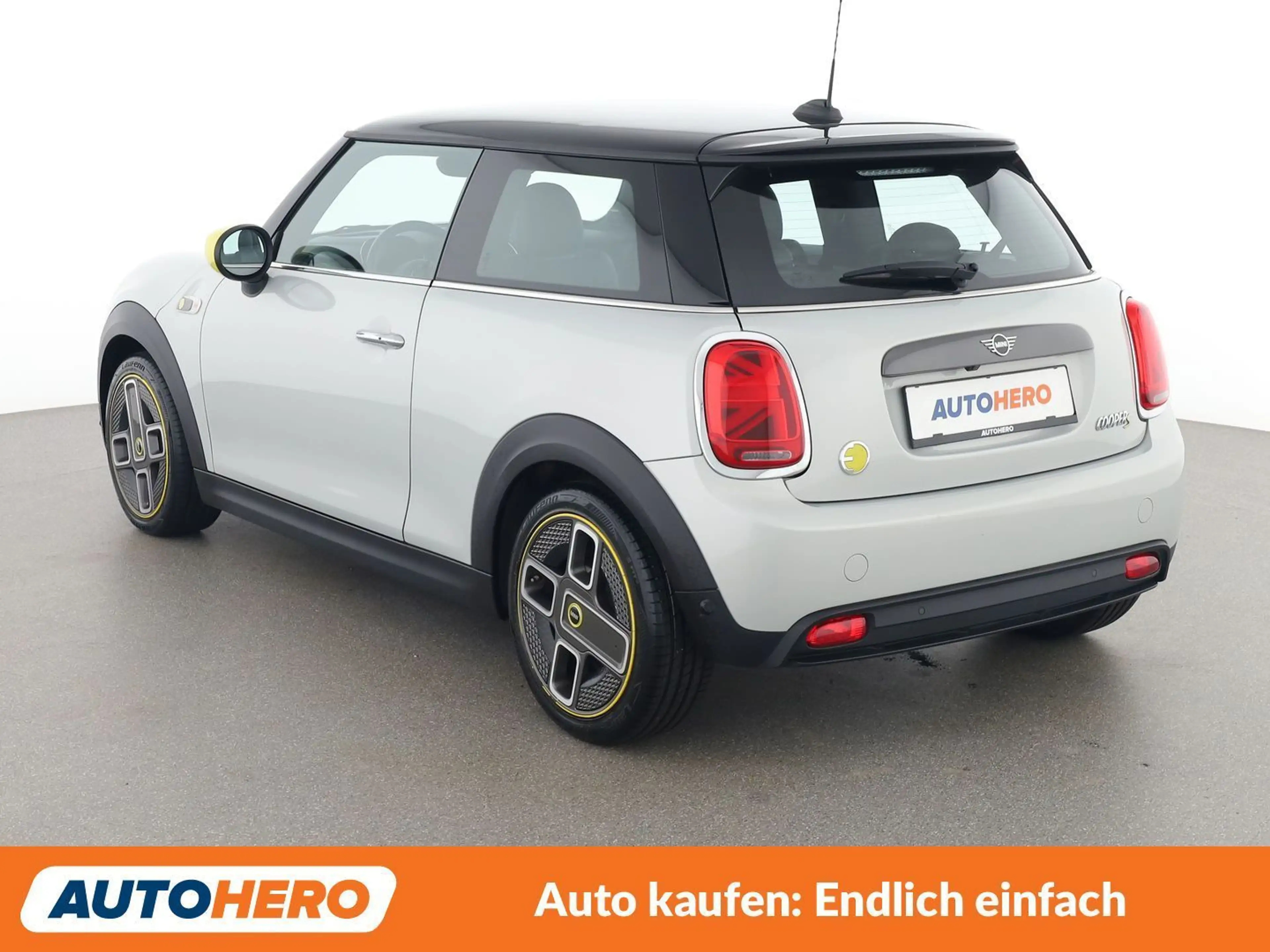 MINI Cooper SE Cooper SE Trim L — photo 4
