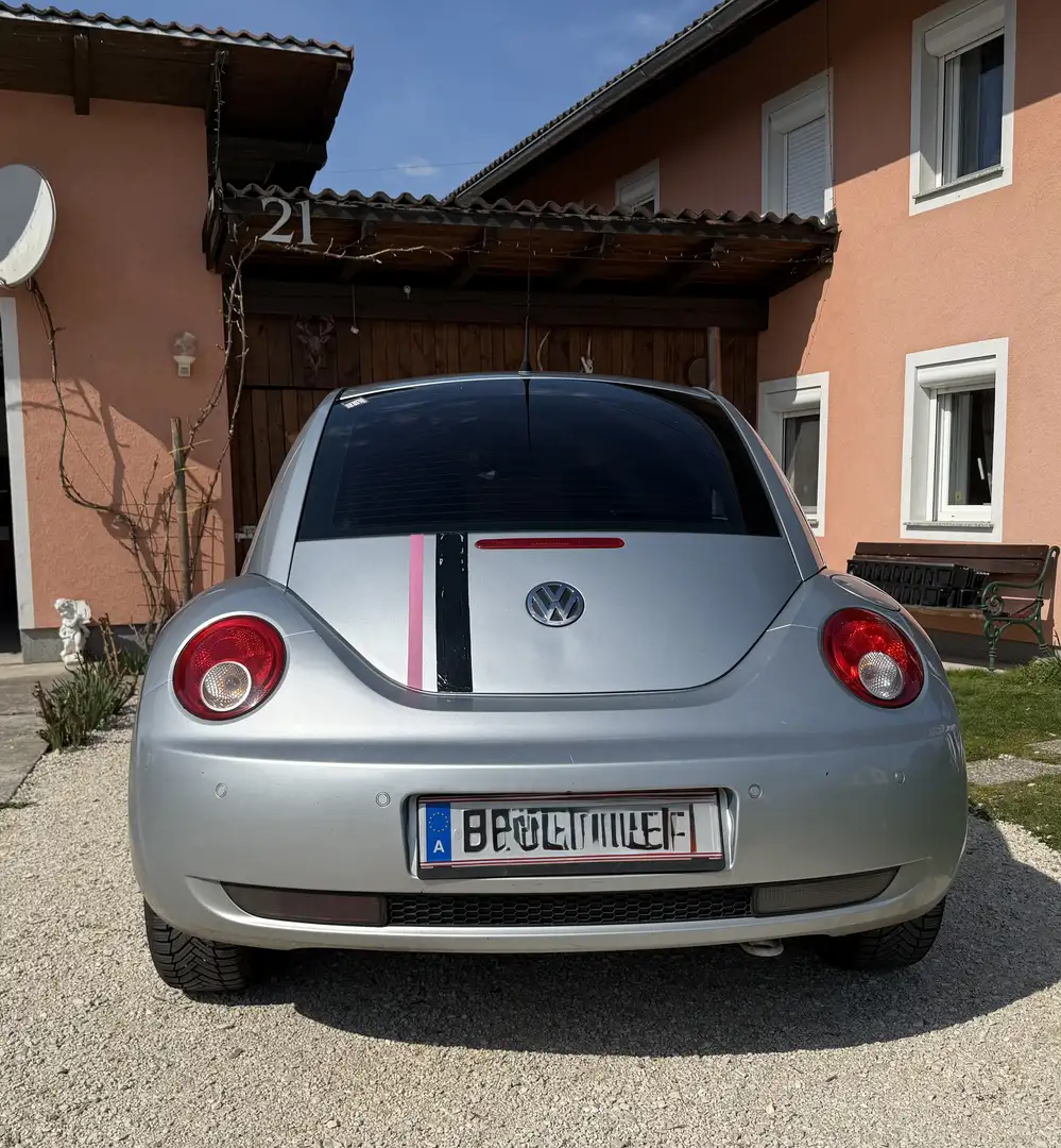 Volkswagen New Beetle - 2
