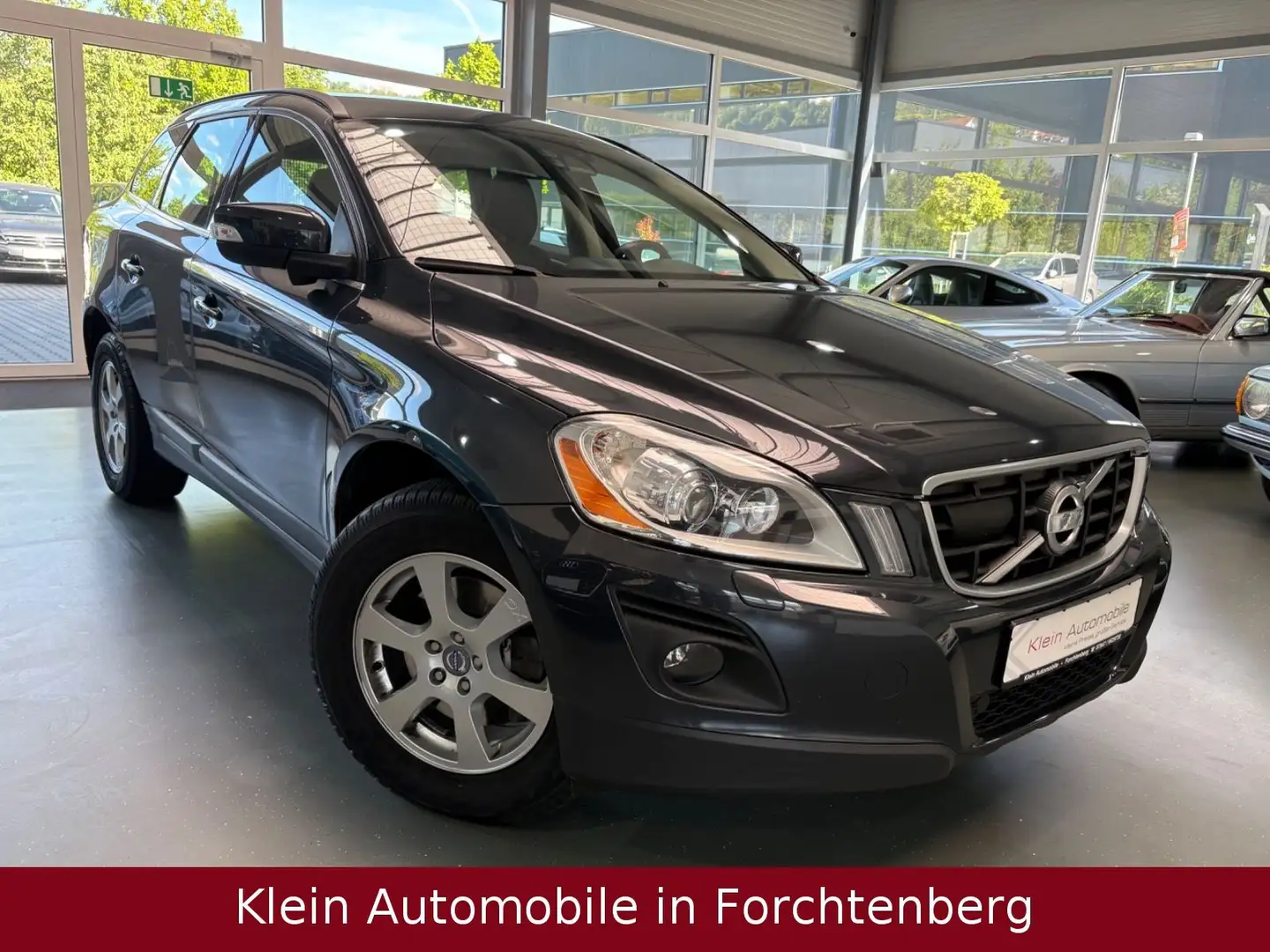 Volvo XC60 Momentum AWD Aut. Navi Bi-Xenon ACC 2.-Hand Grau - 1