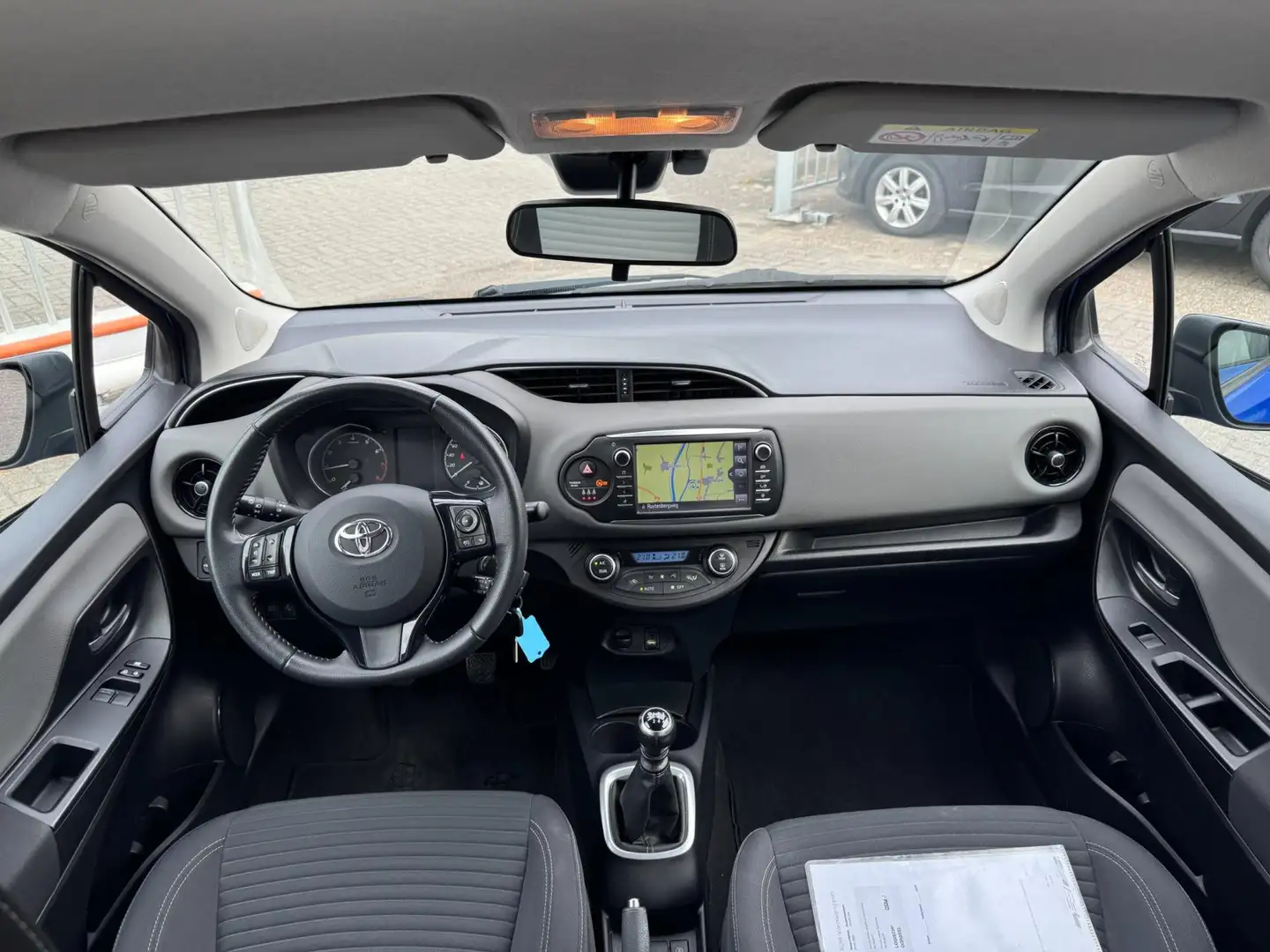 Toyota Yaris 1.5 VVT-i Aspiration DEALER ONDERHOUDEN / NL AUTO Blauw - 2