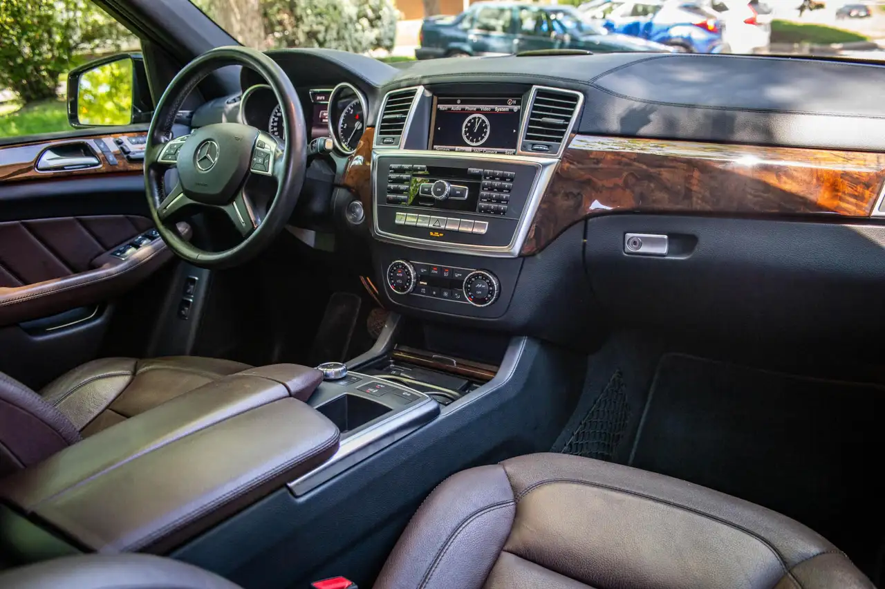 Mercedes-Benz GL-Class снимка Mercedes-Benz GL-Class