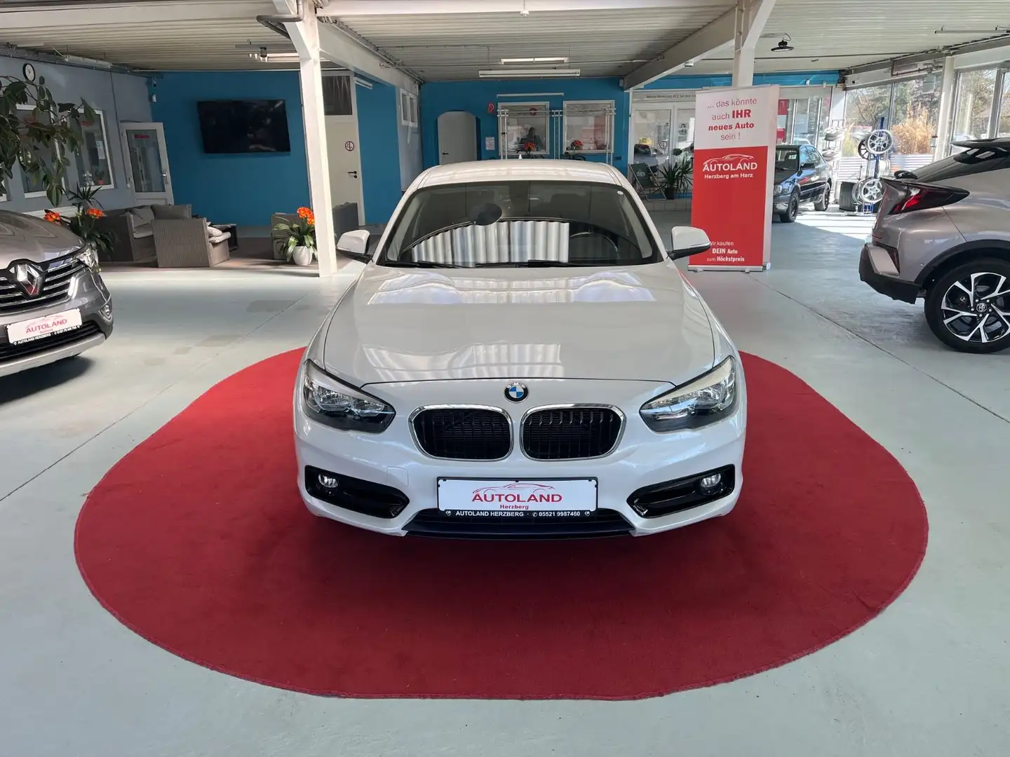 BMW 118 i Sport Line SHZ 2-Zonen Klima Navi PDC Wit - 2