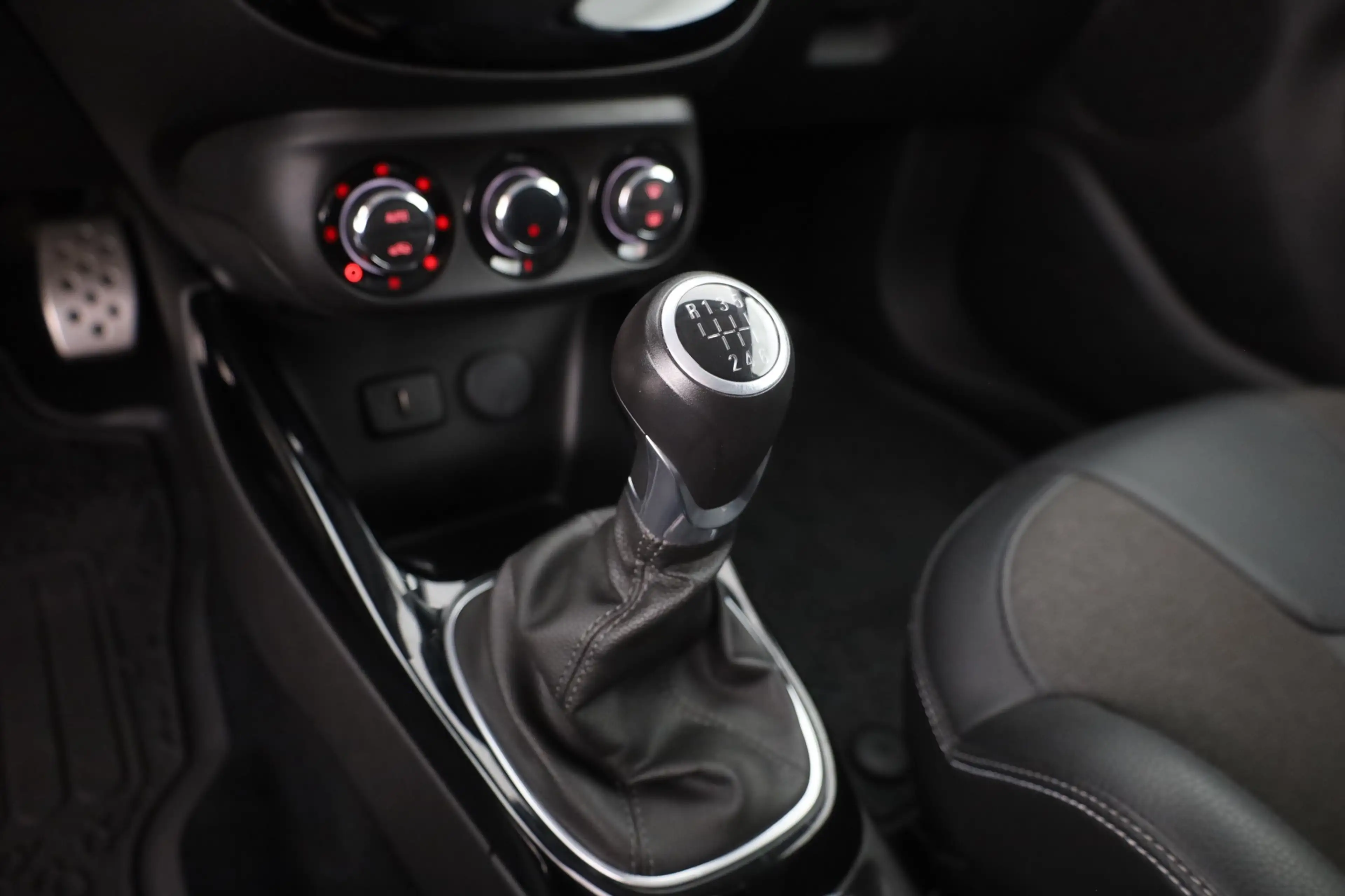 Opel Adam 1.0 120 Jahre IntelliLink Sitzheizung DAB — photo 14