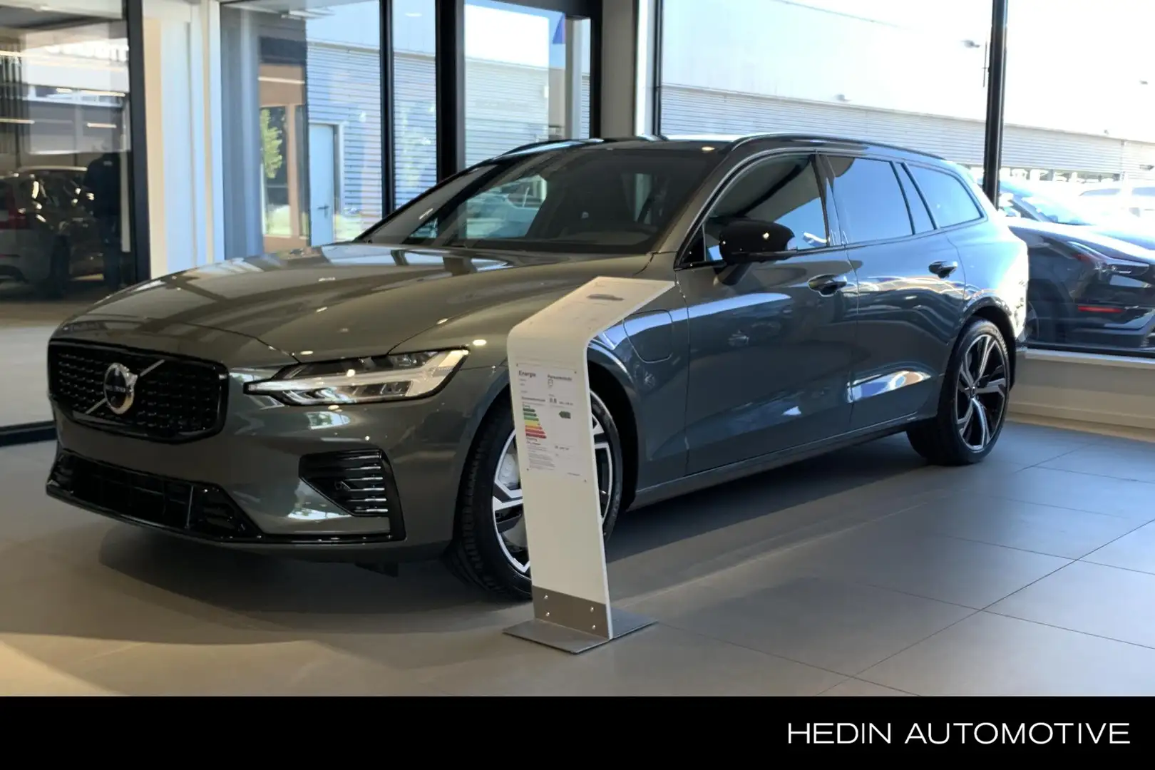 Volvo V60 2.0 T6 Plug-in hybrid AWD Plus Dark | MY26 | Fores Grün - 1