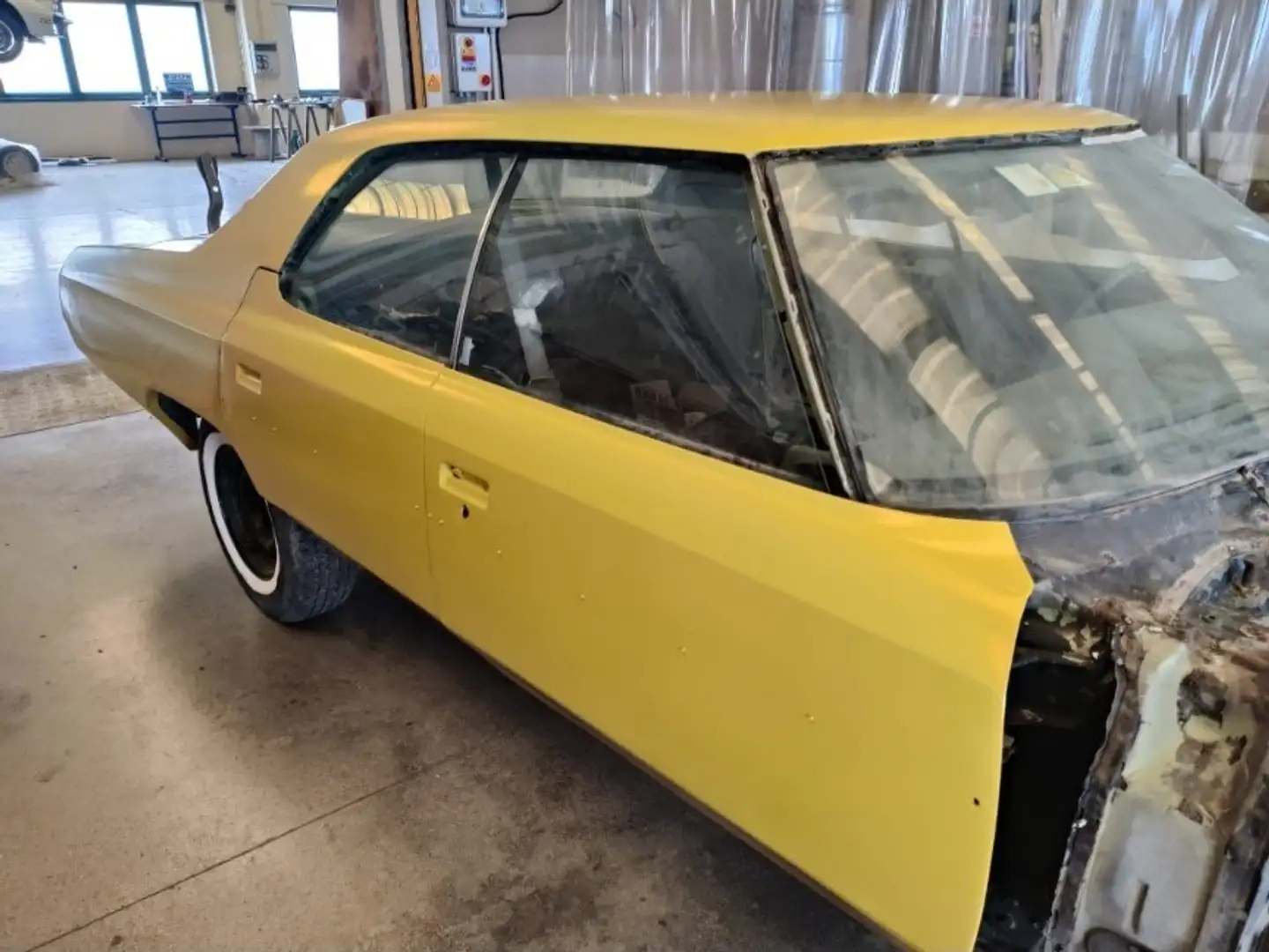 Chevrolet Impala Yellow - 1
