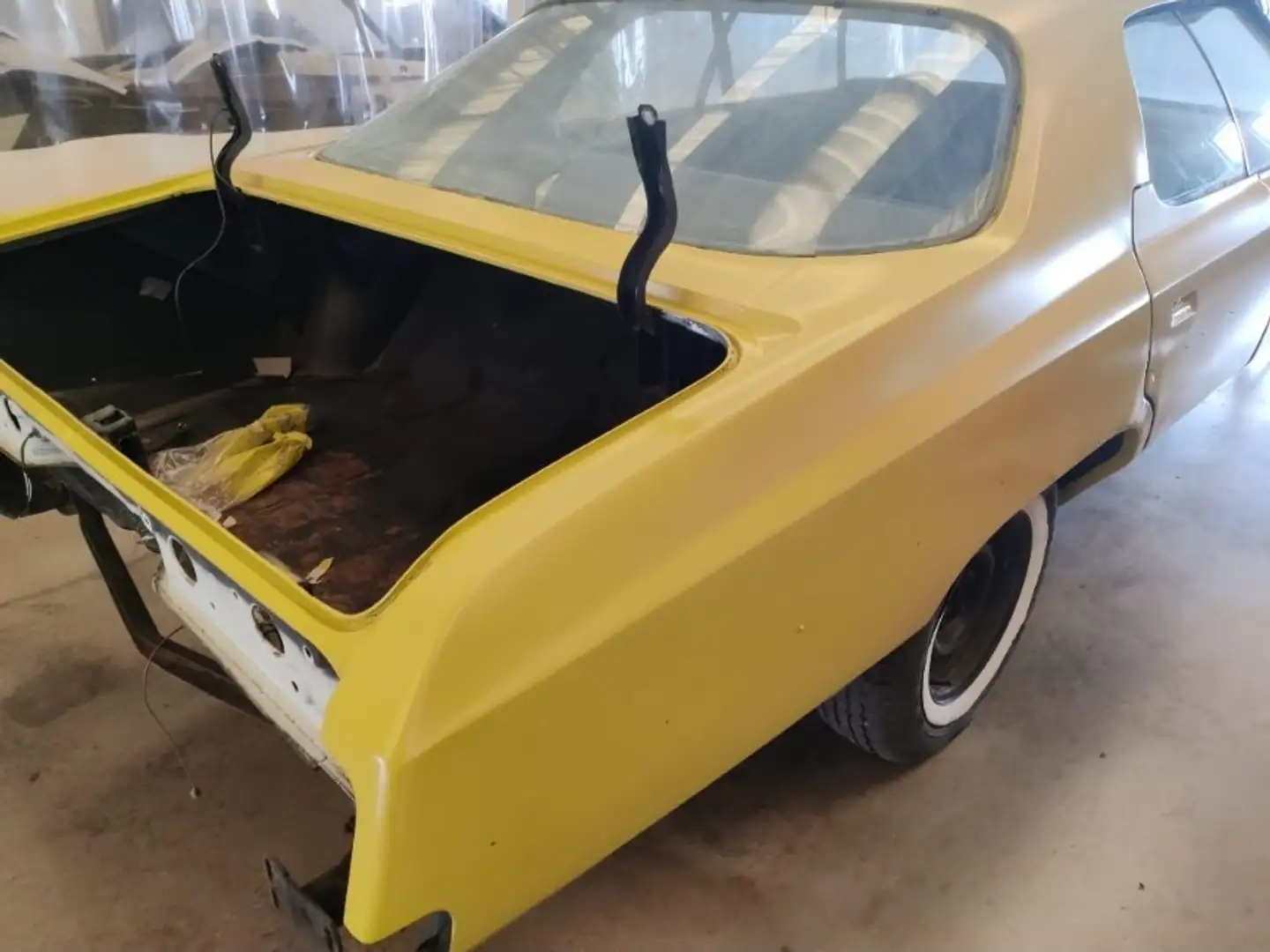 Chevrolet Impala žuta - 2