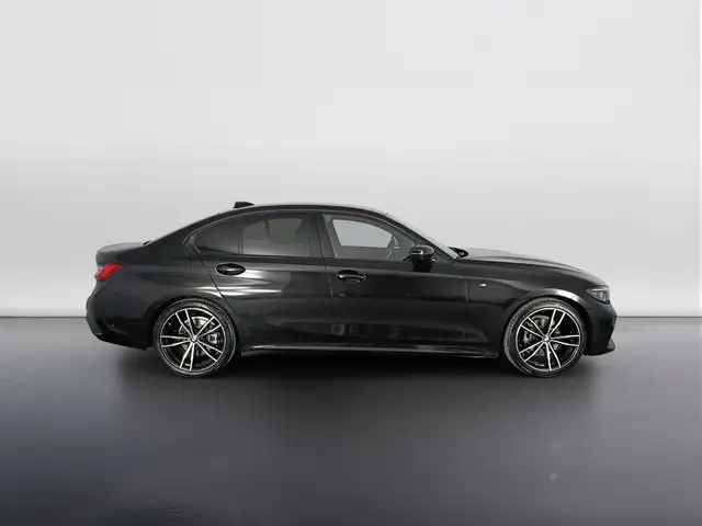 BMW 3 Series view 3