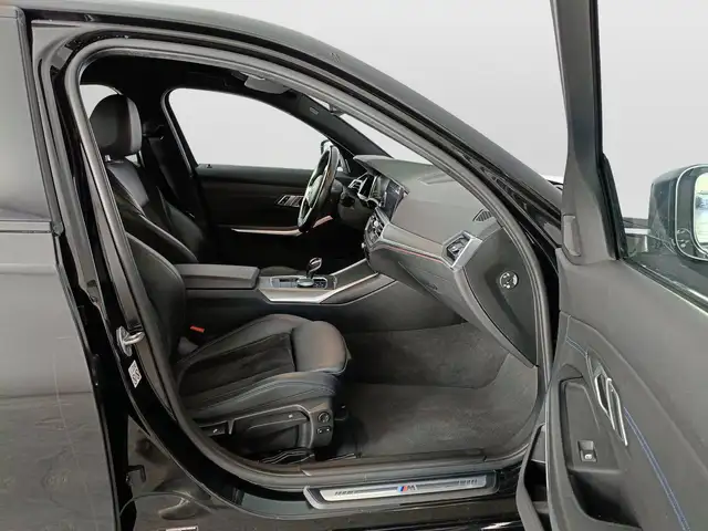 BMW 3 Series view 10