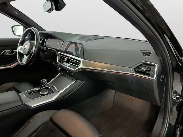 BMW 3 Series view 9