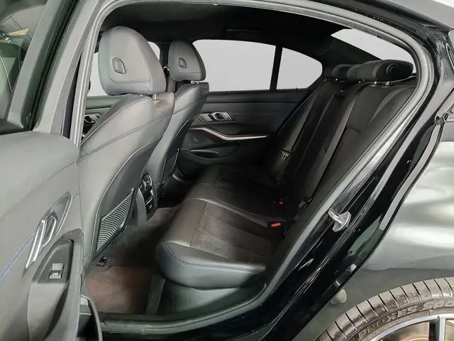 BMW 3 Series view 8