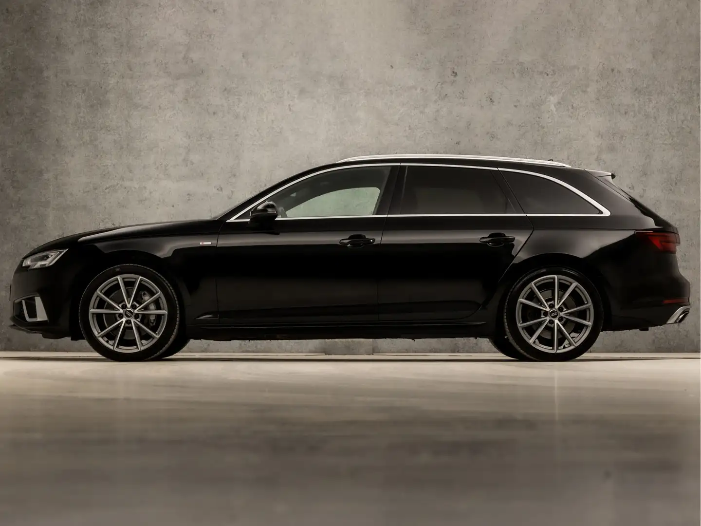 Audi A4 Avant 45 TFSI quattro Sport S line 245Pk Automaat Zwart - 2