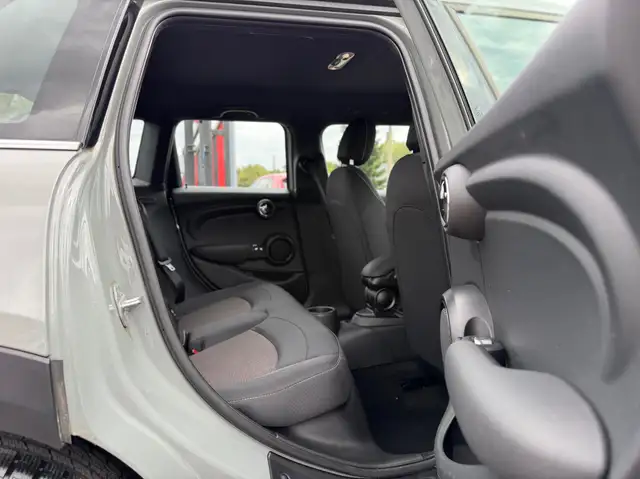 Mini Hatch view 9