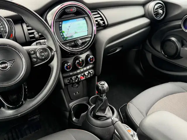 Mini Hatch view 14