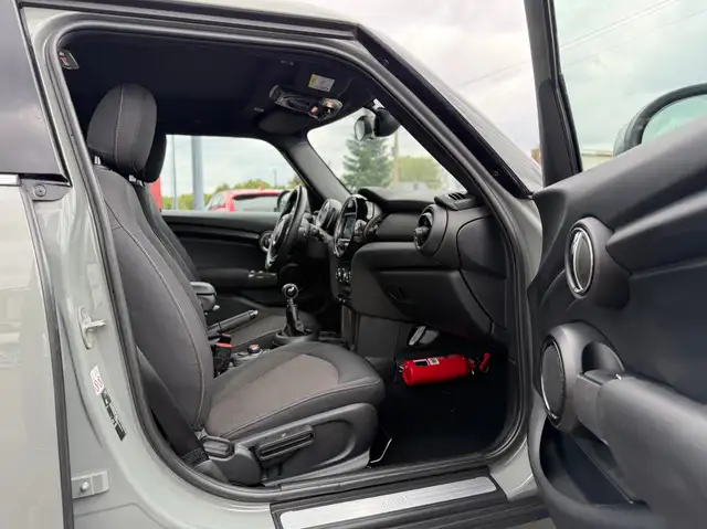 Mini Hatch view 10