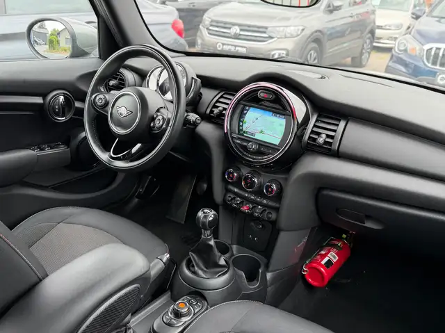 Mini Hatch view 13