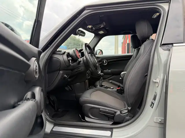Mini Hatch view 7