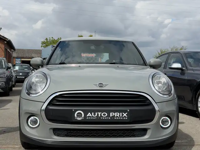 Mini Hatch view 3