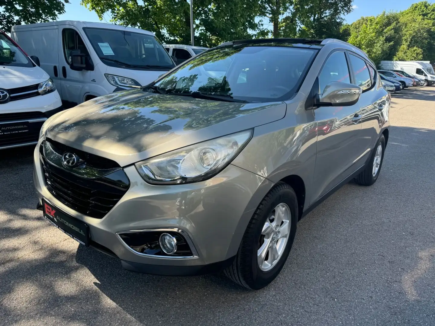 Hyundai iX35 Style 2WD Aut Navi Kamera Panorama AHK Silber - 1
