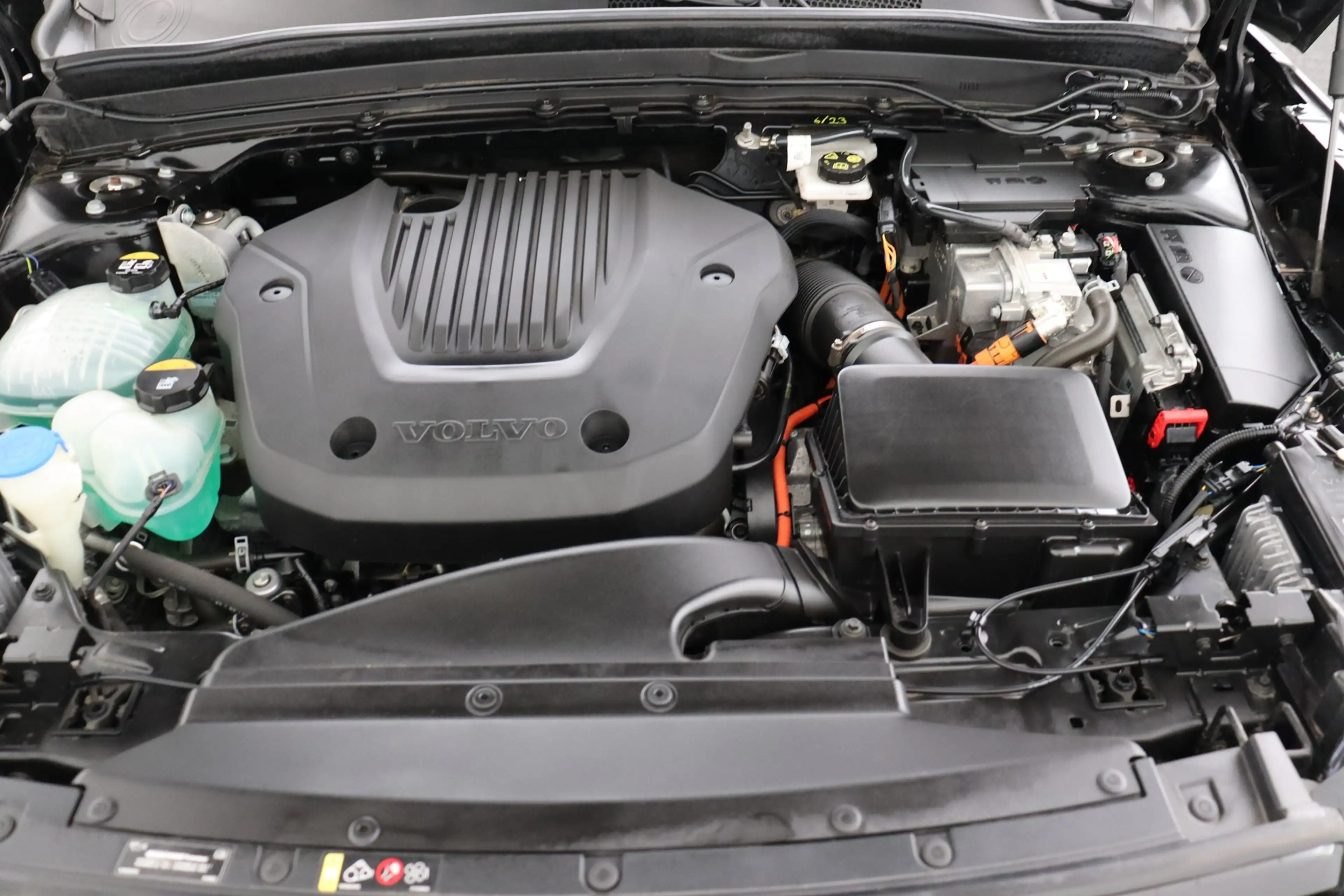 Volvo XC40 1.5 T3 GEARTRONIC PHEV R-DESIGN+ GPS + CAMERA + PD — photo 15