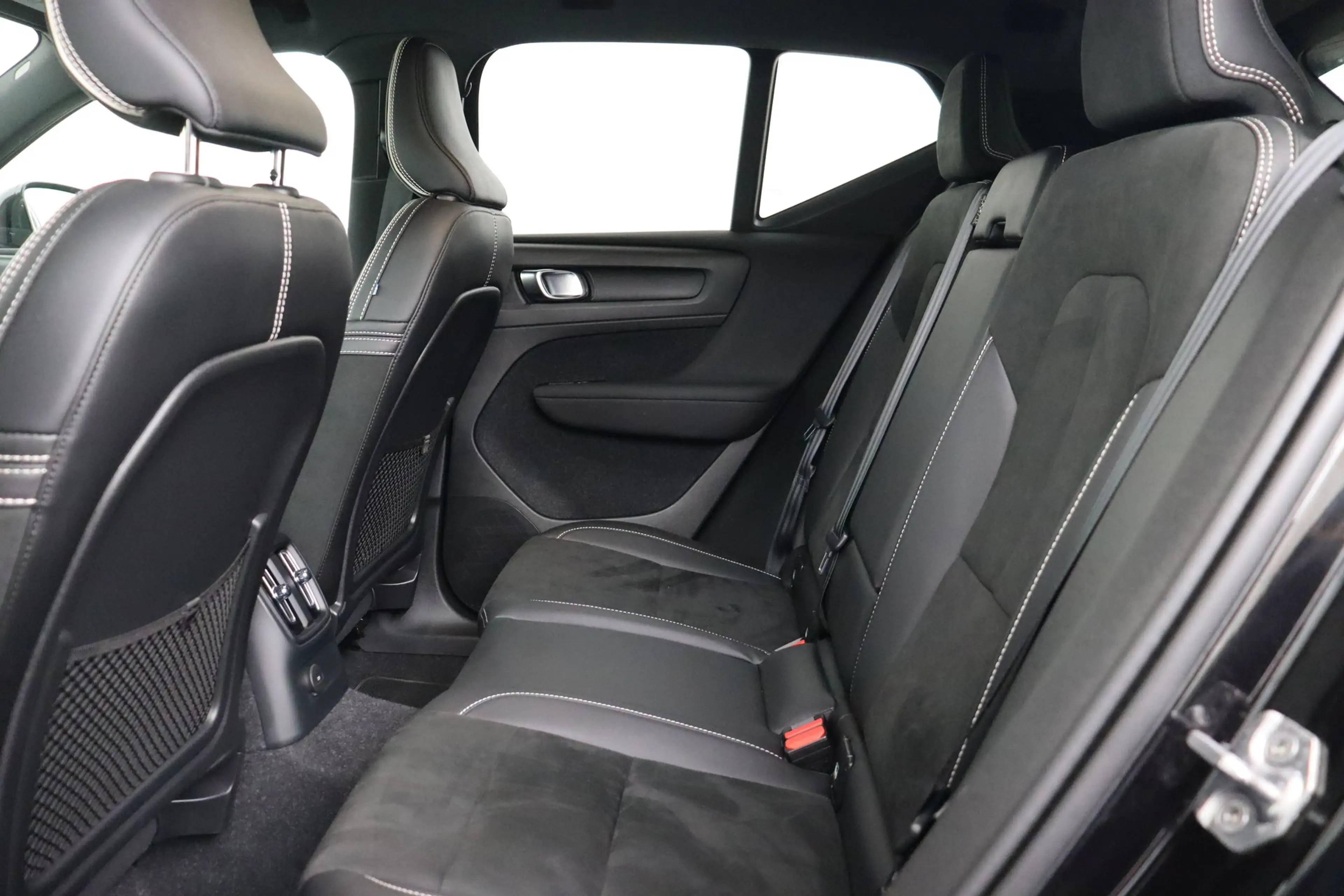 Volvo XC40 1.5 T3 GEARTRONIC PHEV R-DESIGN+ GPS + CAMERA + PD — photo 14