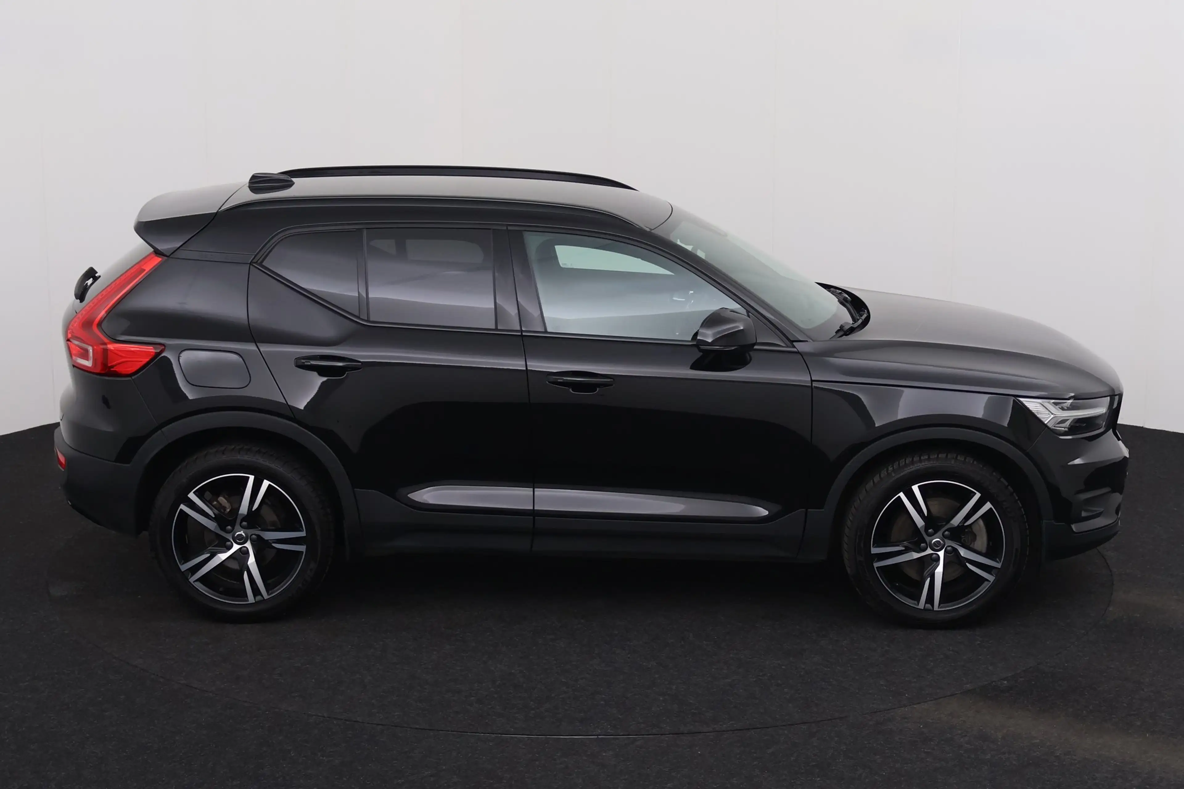 Volvo XC40 1.5 T3 GEARTRONIC PHEV R-DESIGN+ GPS + CAMERA + PD — photo 6