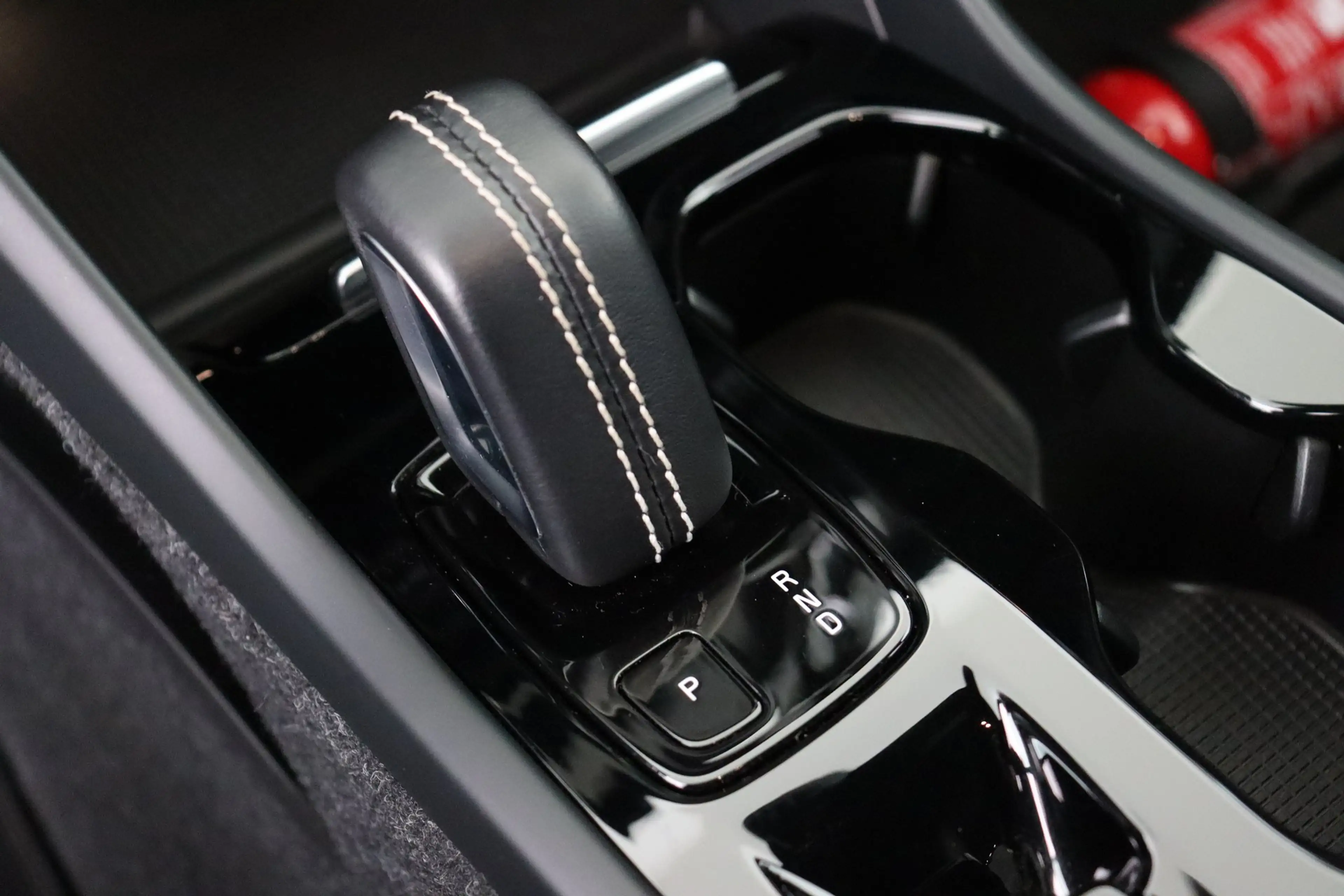 Volvo XC40 1.5 T3 GEARTRONIC PHEV R-DESIGN+ GPS + CAMERA + PD — photo 13