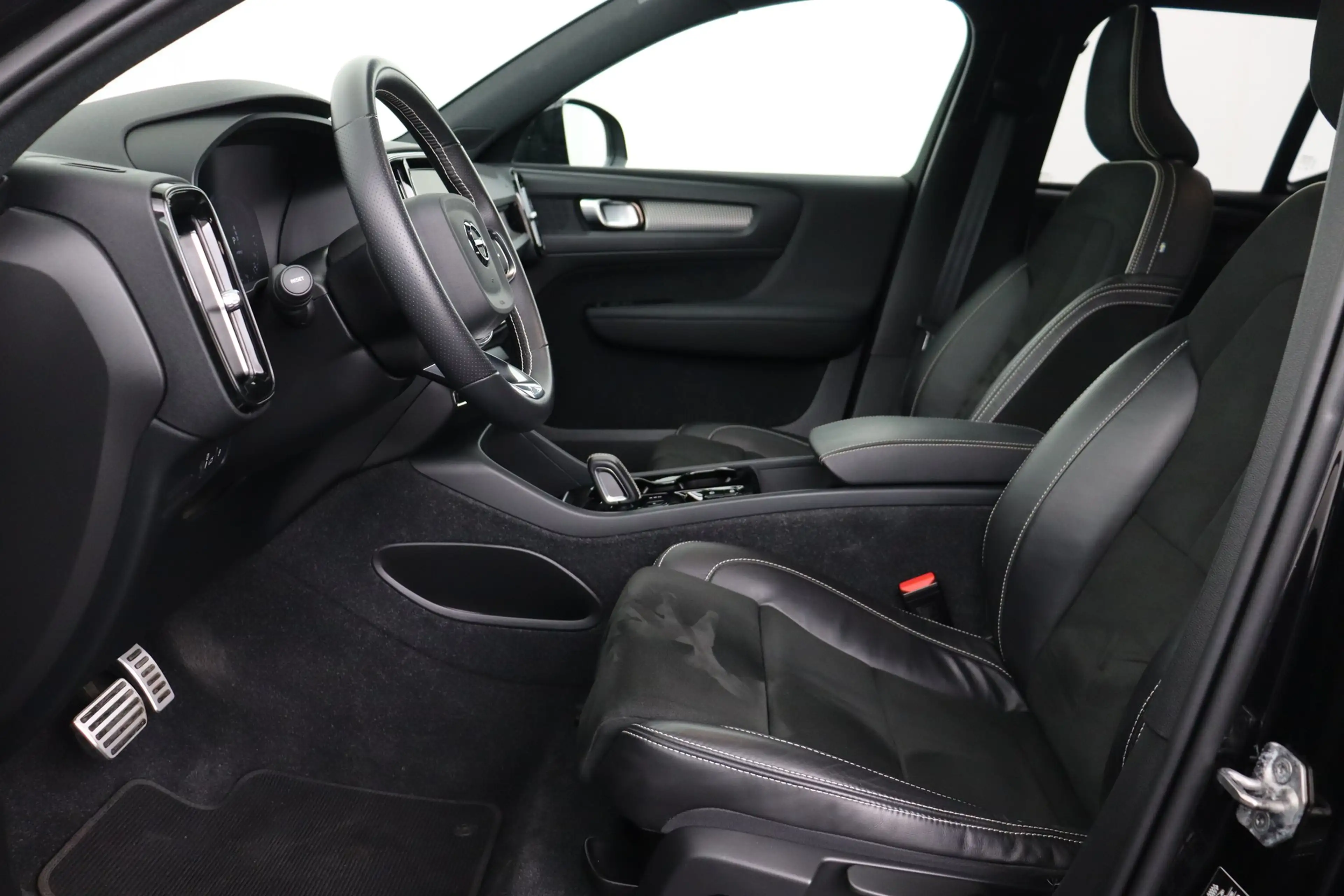 Volvo XC40 1.5 T3 GEARTRONIC PHEV R-DESIGN+ GPS + CAMERA + PD — photo 11