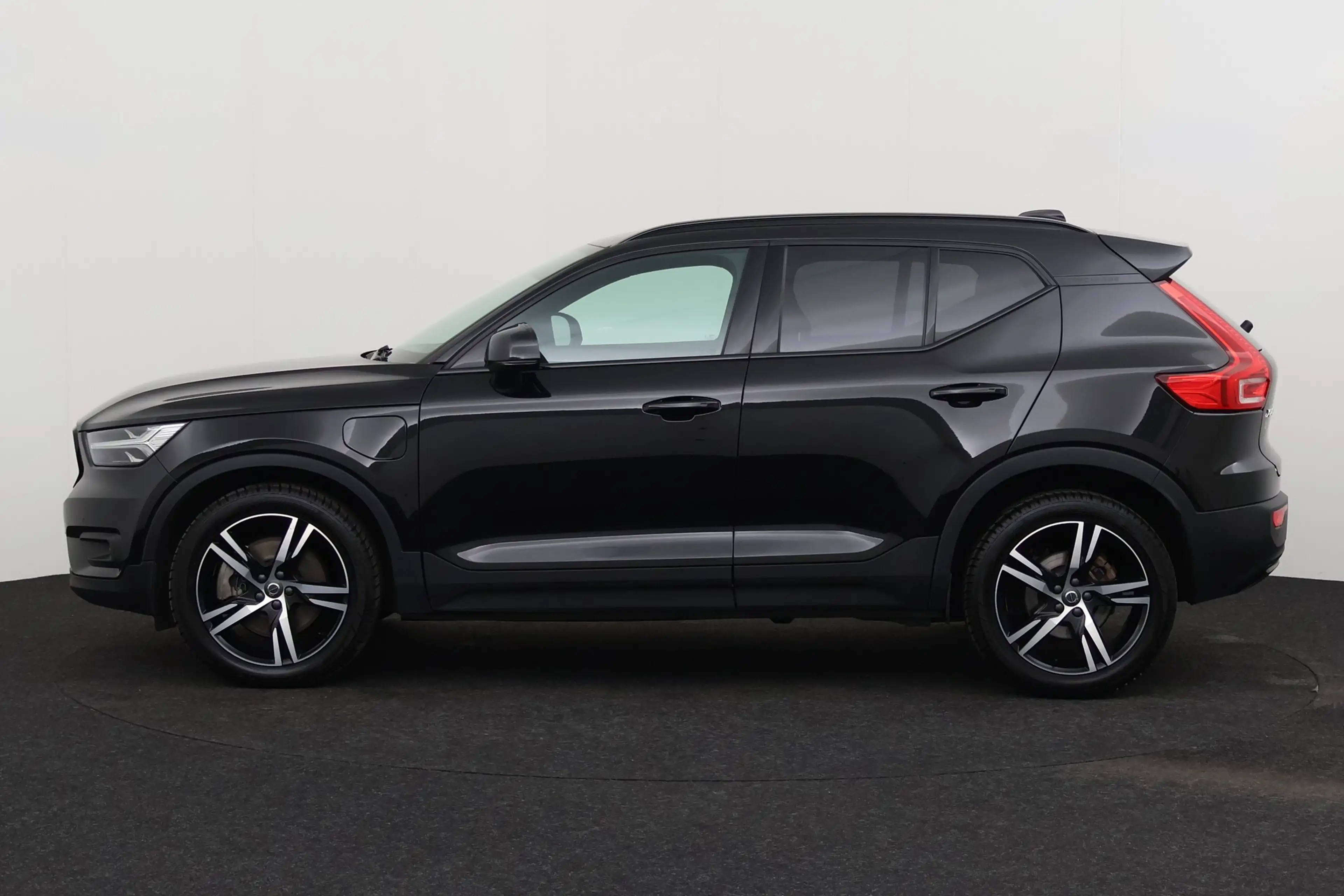 Volvo XC40 1.5 T3 GEARTRONIC PHEV R-DESIGN+ GPS + CAMERA + PD — photo 3