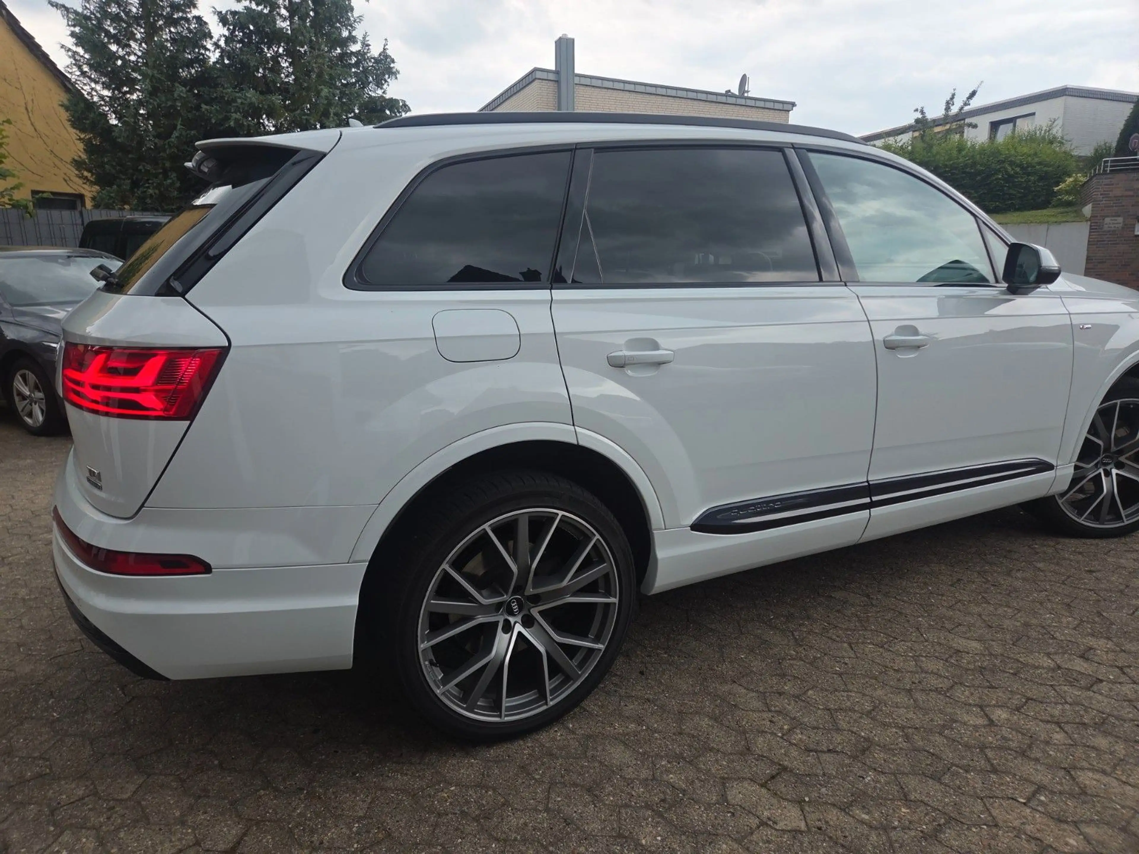 Audi Q7 3.0 TDI quattro 3x S line/22Zoll/Pano/7 Sitze — photo 10