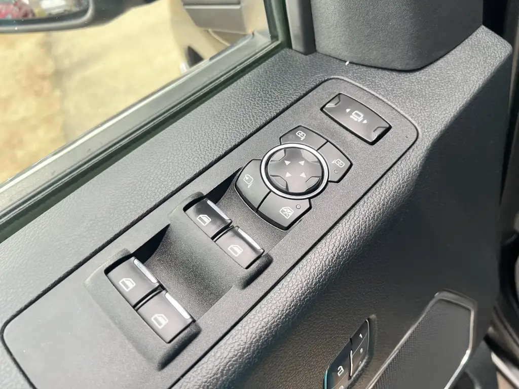 2018 Ford F-350 Super Duty Platinum Crewcab 176 | MoonRoof | Ultimate Pkg | U — photo 6