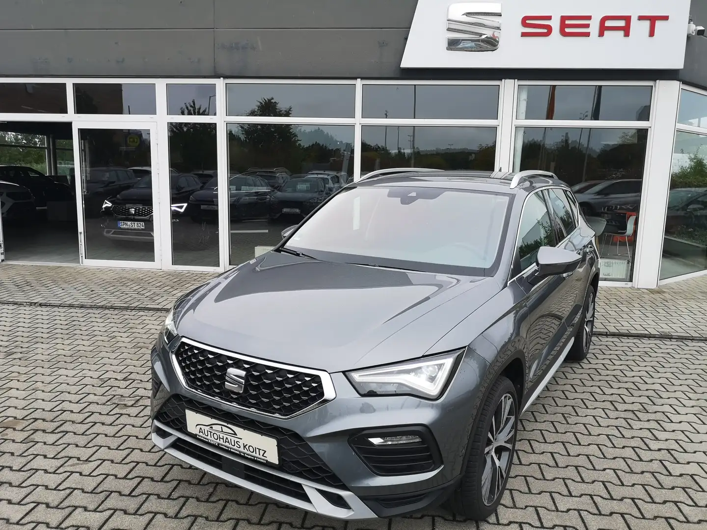SEAT Ateca Xperience 1.5TSI DSG AHK Navi Parklenk Grau - 1