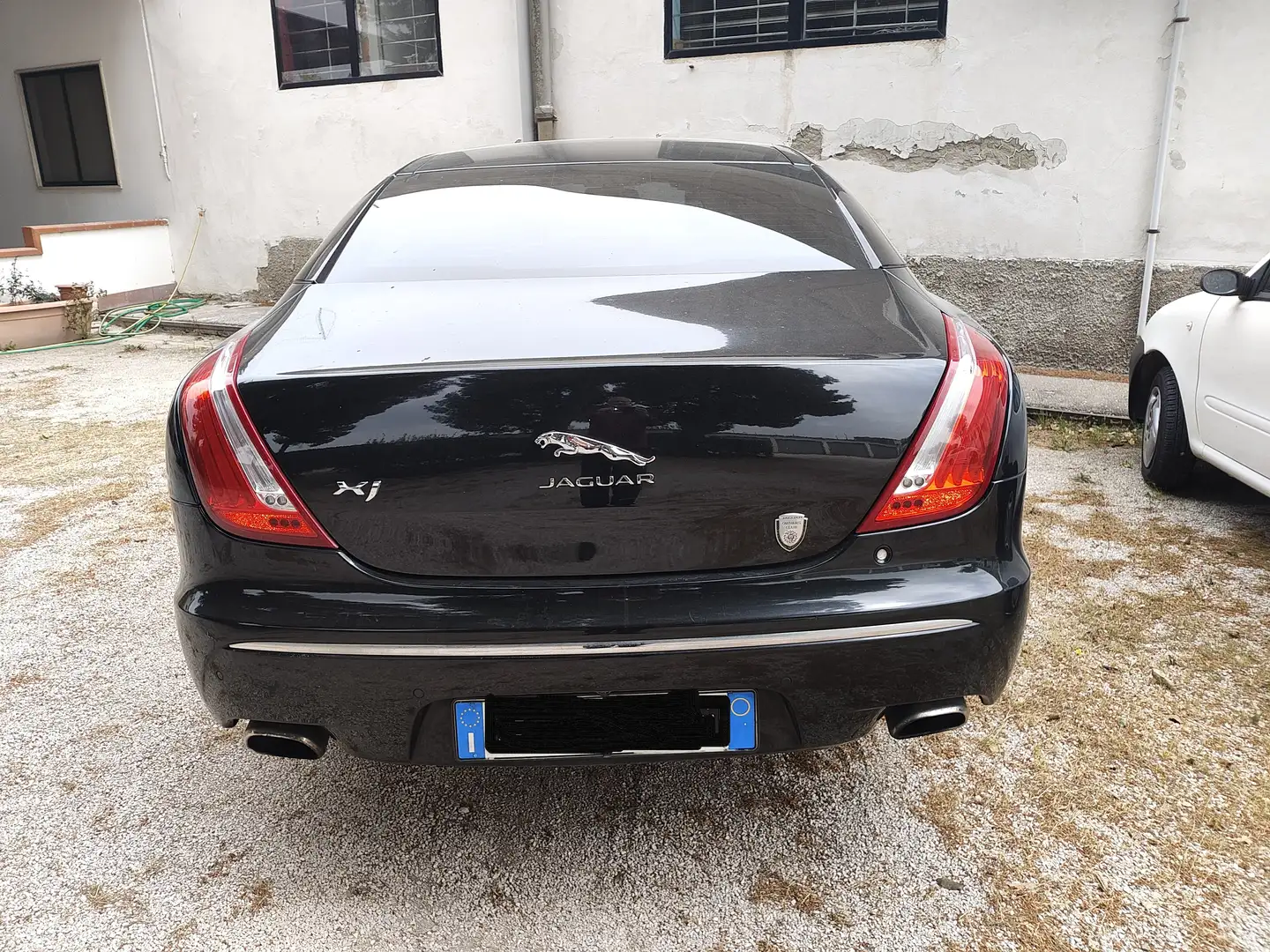 Jaguar XJ XJ 3.0d V6 Premium Luxury auto crna - 2