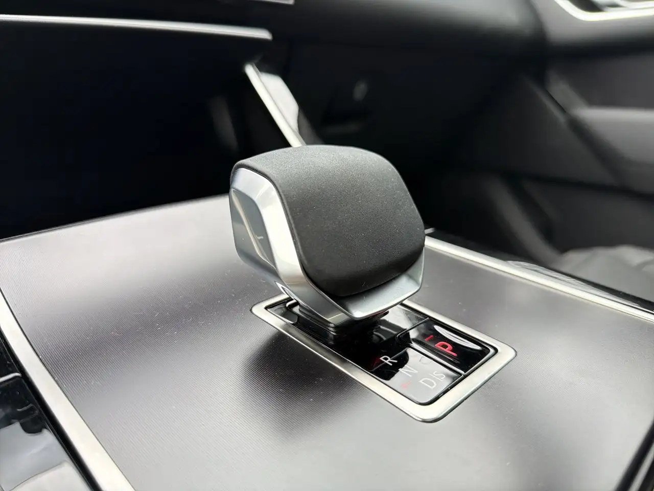 Land Rover Range Rover Velar снимка Land Rover Range Rover Velar