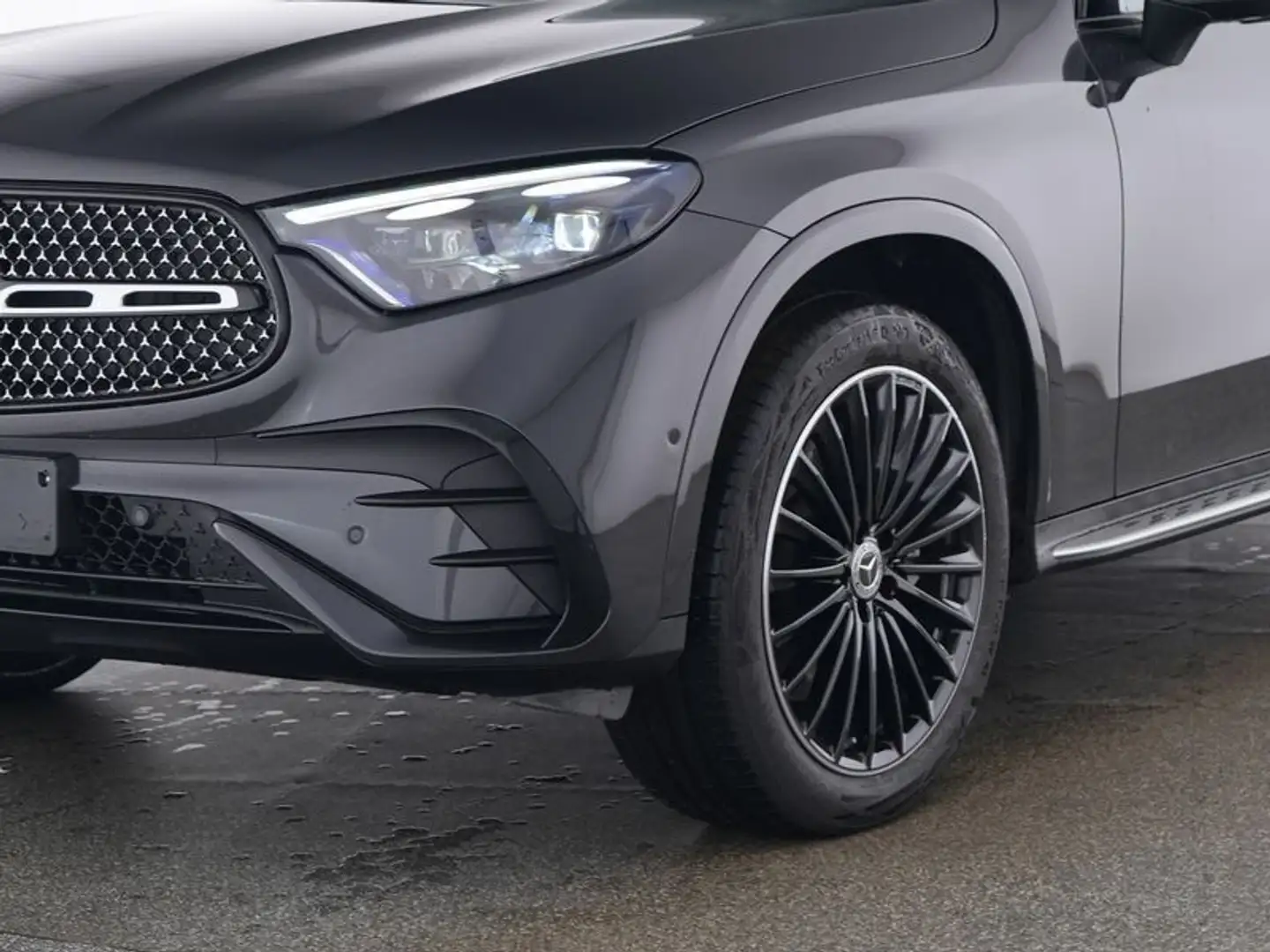 Mercedes-Benz GLC 300 d 4M*Airmatic*STDHZG*Pano*AHK*Night*20"* Grau - 2