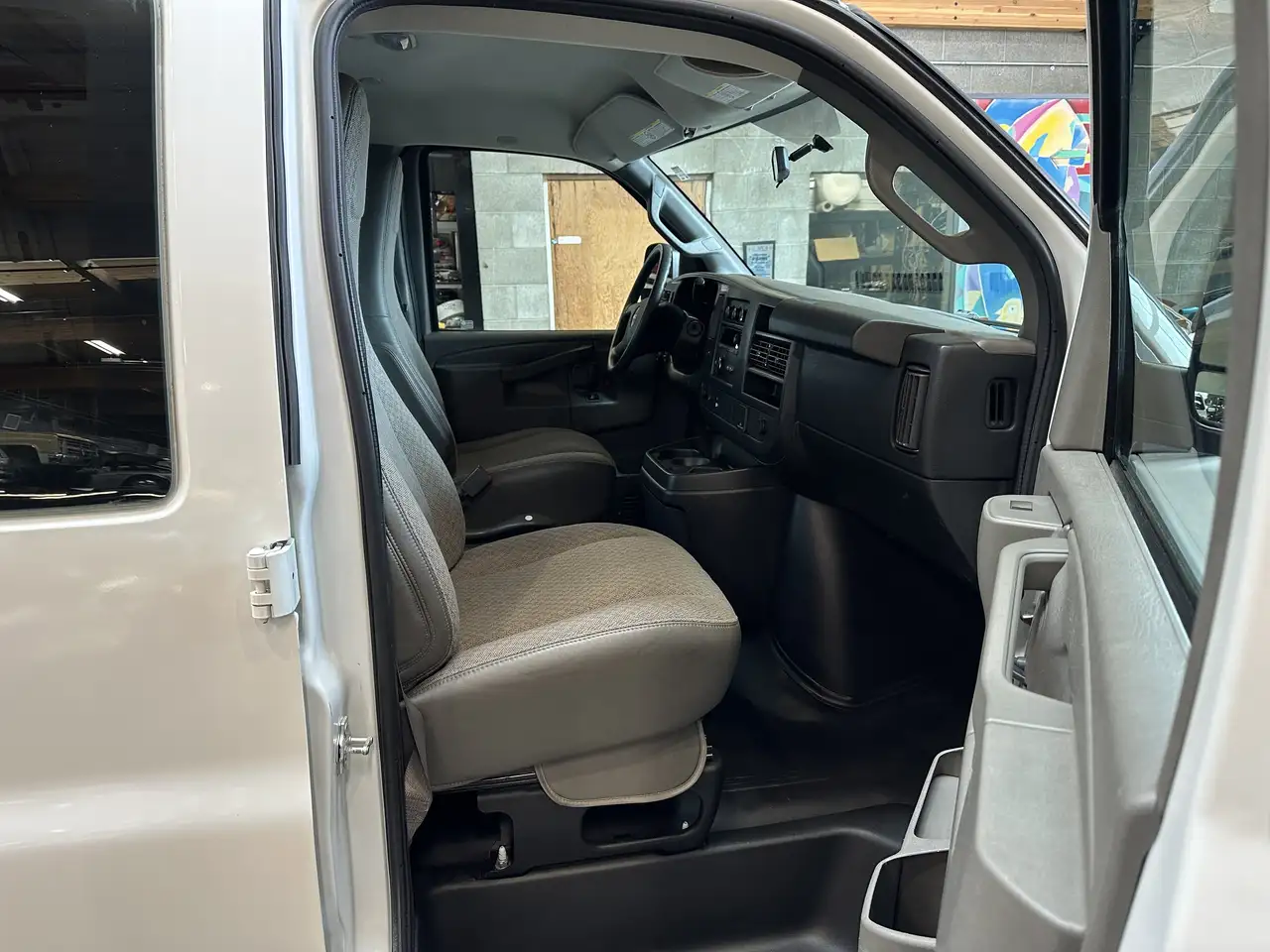 GMC Savana снимка GMC Savana