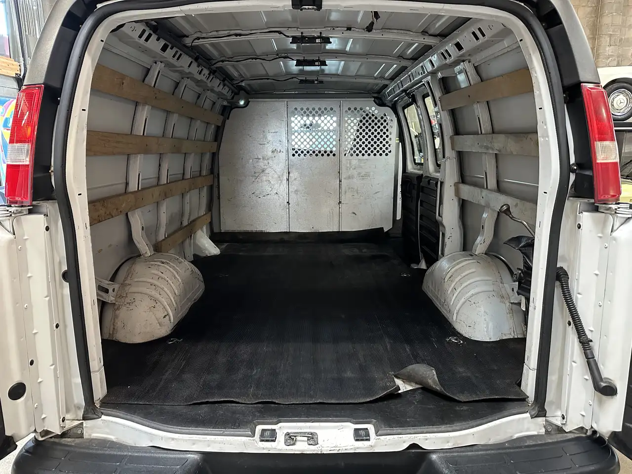 GMC Savana снимка GMC Savana