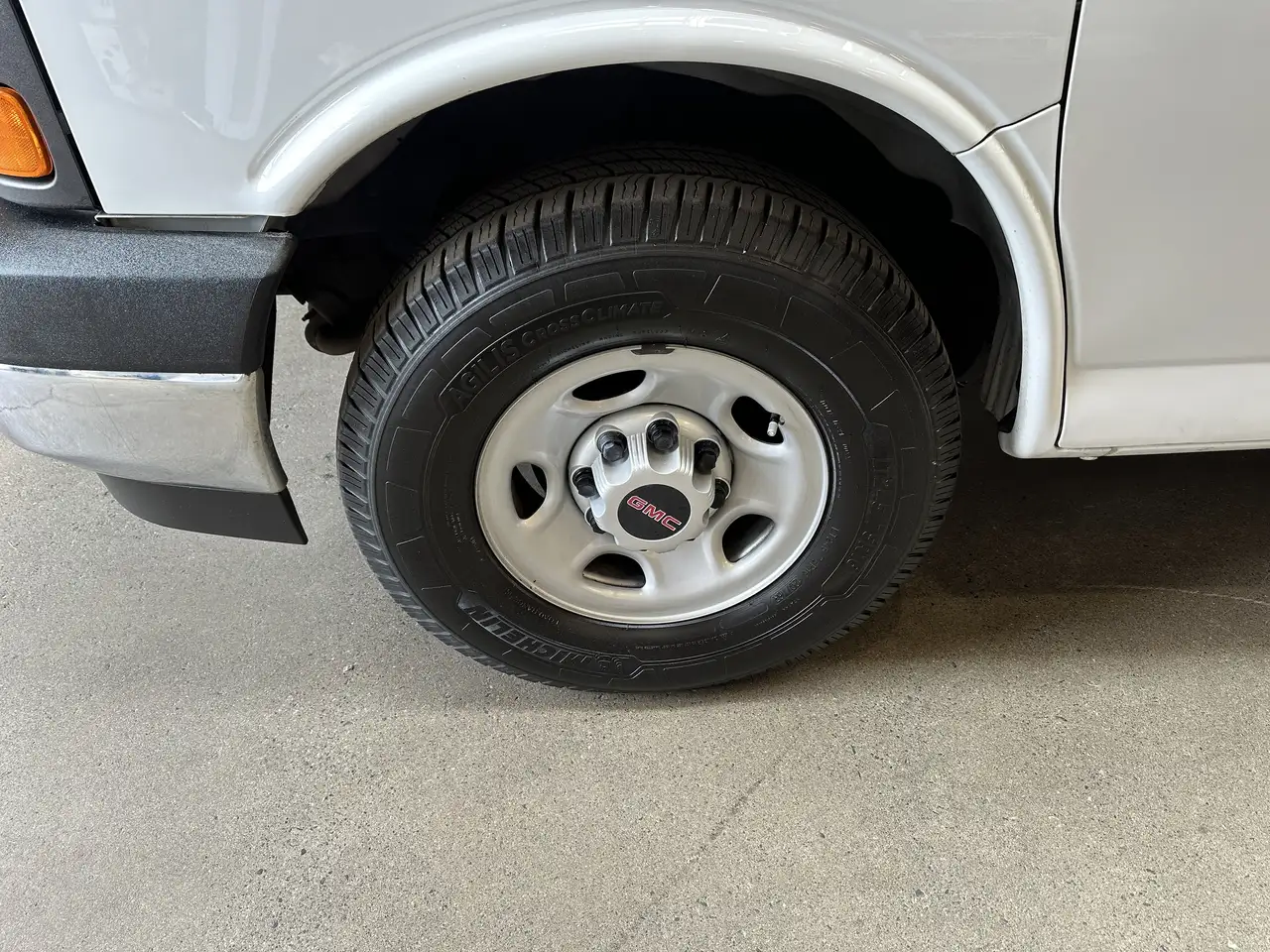GMC Savana снимка GMC Savana
