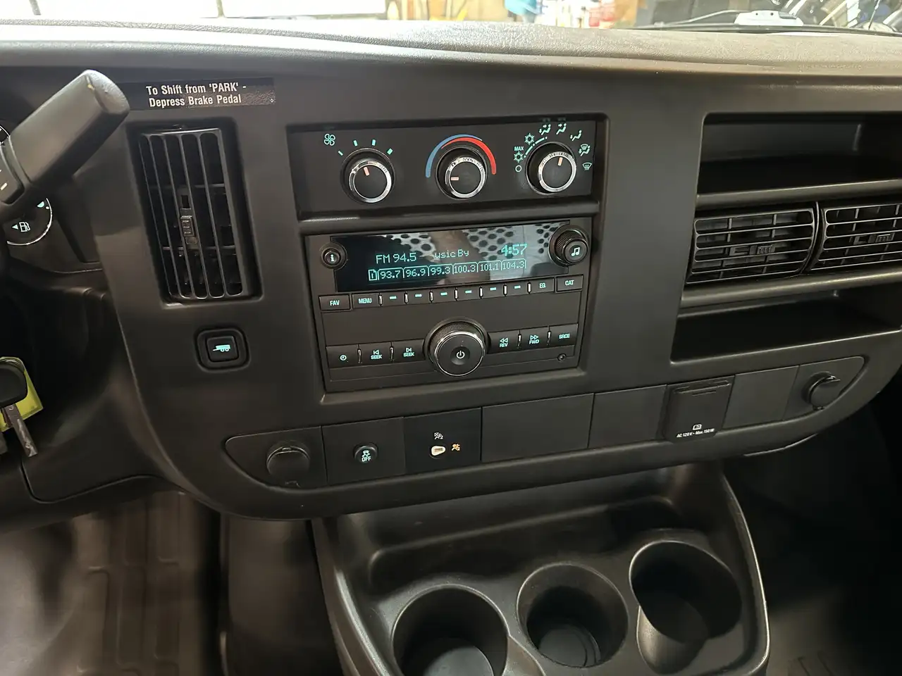 GMC Savana снимка GMC Savana