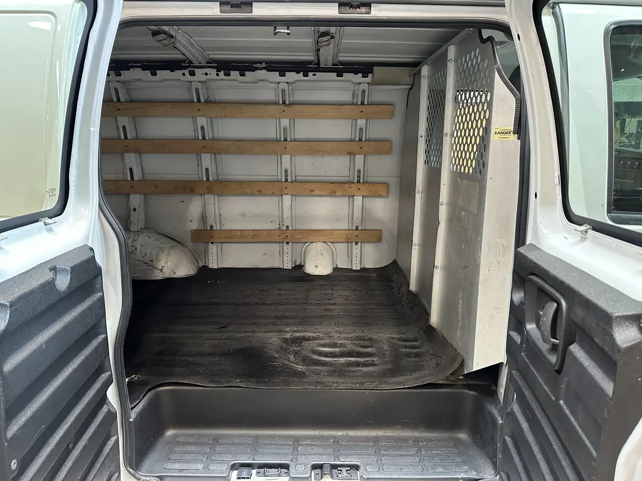 GMC Savana снимка GMC Savana
