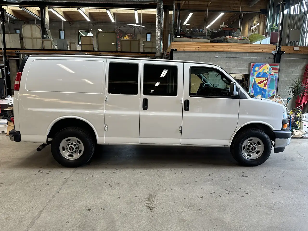GMC Savana снимка GMC Savana