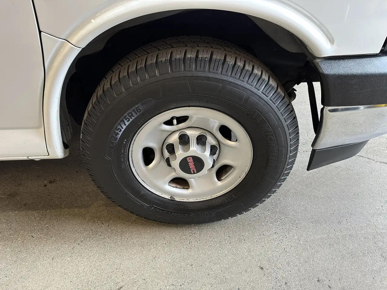GMC Savana снимка GMC Savana