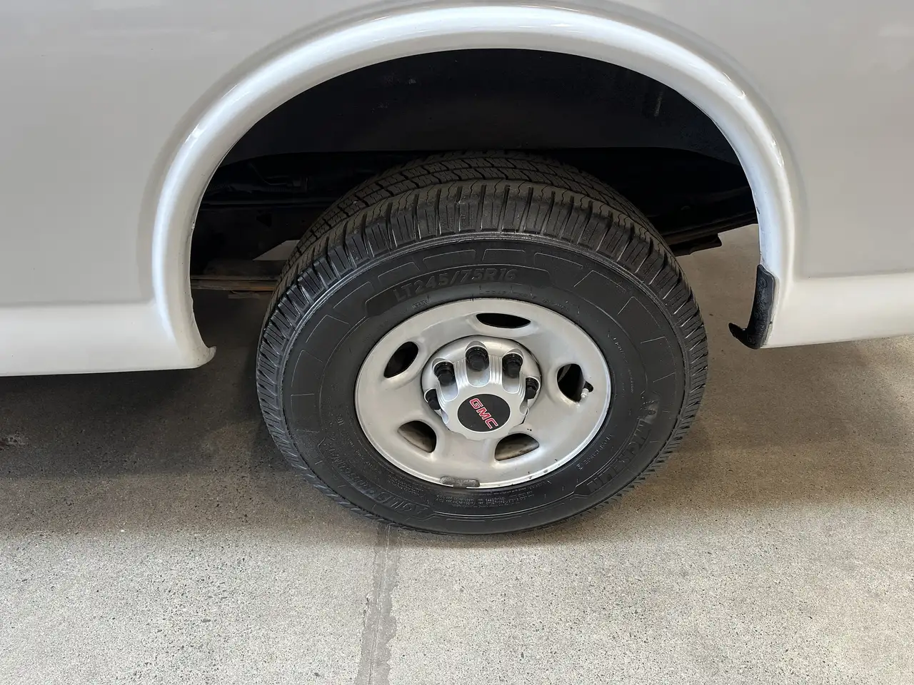 GMC Savana снимка GMC Savana