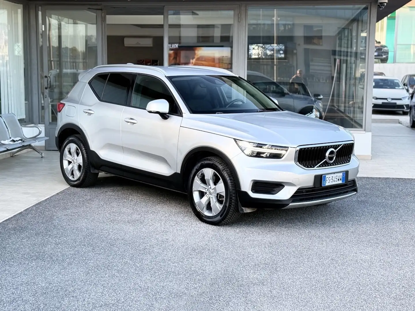 Volvo XC40 2.0 Diesel 150CV E6 Automatica - 2019 Argento - 1