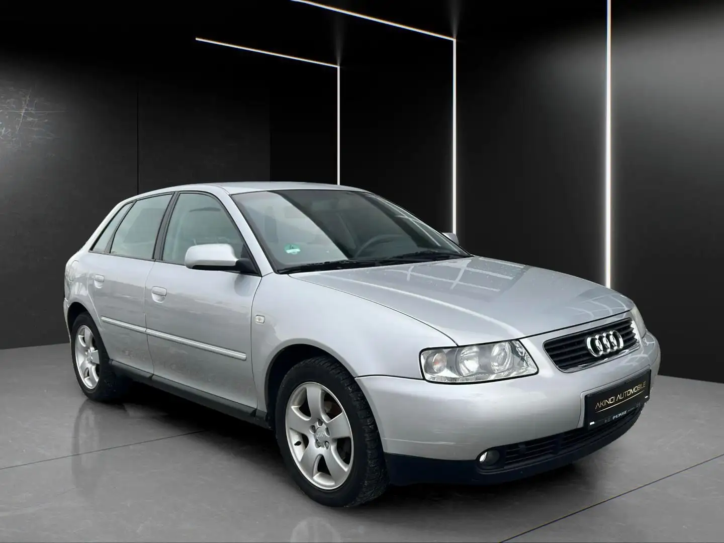 Audi A3 1.6 Ambition *Tüv2026*Pdc*Shz*Klima*Tempomat Silber - 1