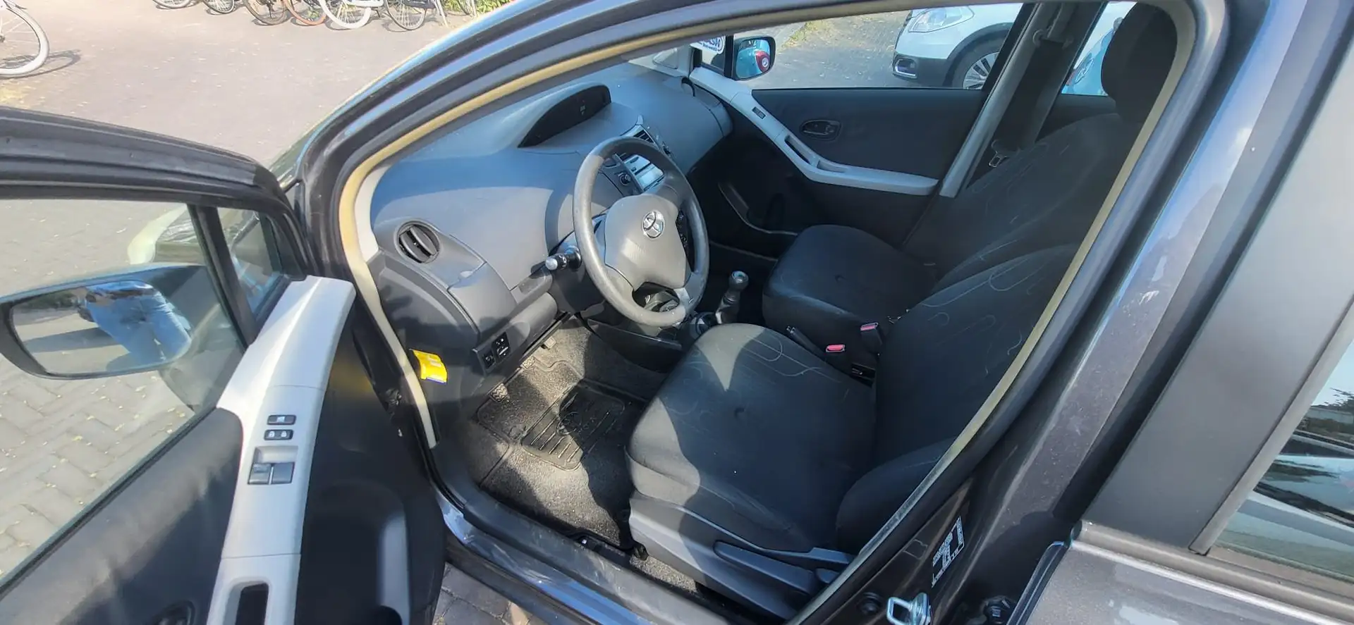 Toyota Yaris Yaris 1.0 VVTi Acces Grijs - 2