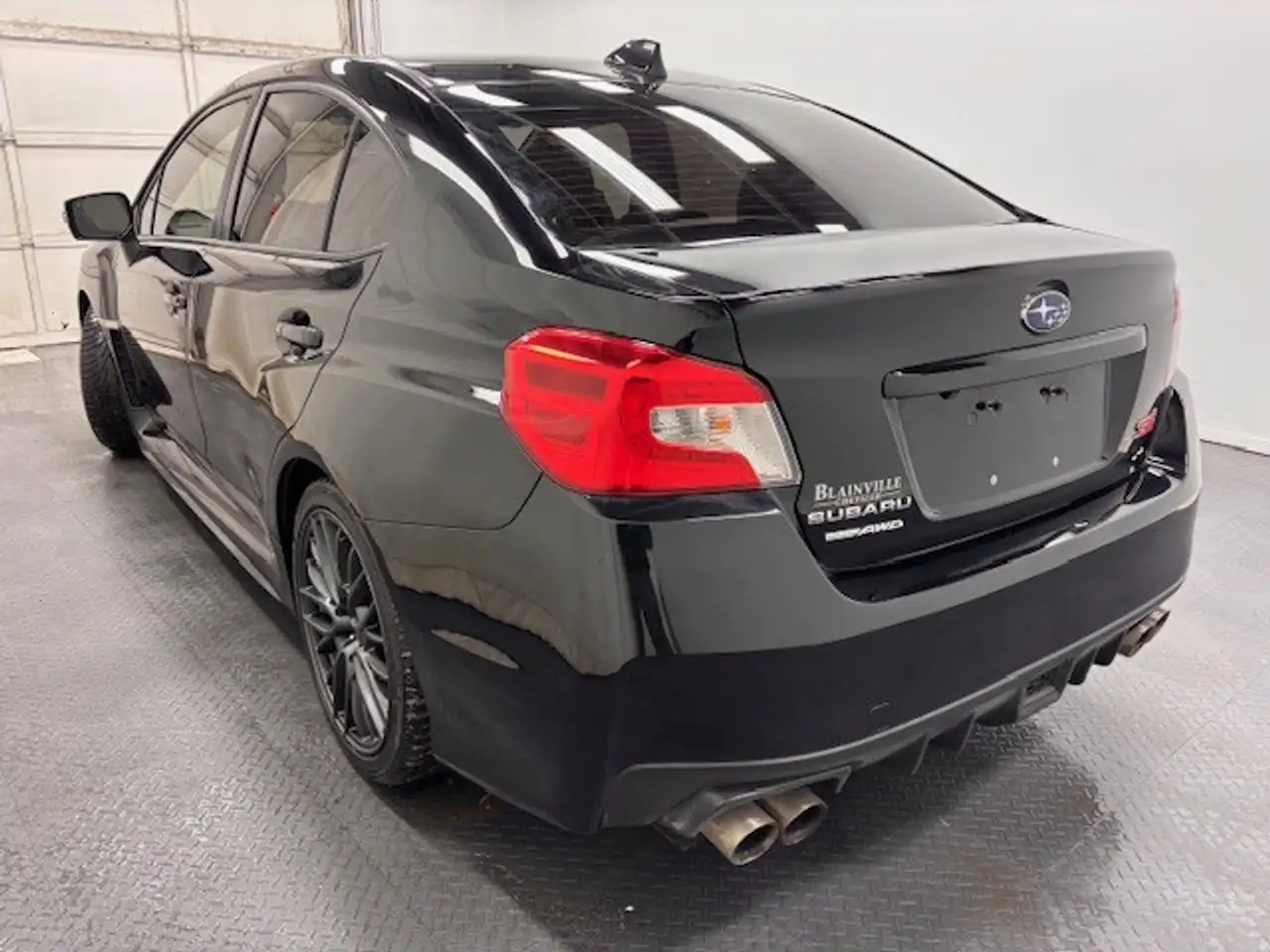 Subaru WRX снимка Subaru WRX