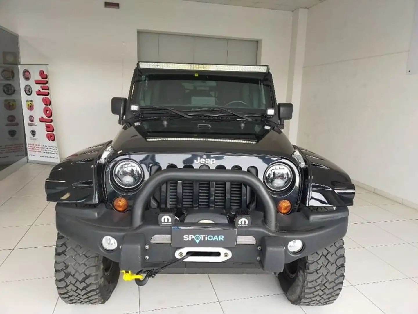 Jeep Wrangler Unlimited 2.8 Sahara OMOLOGATO PREPARATO 37 Zwart - 2