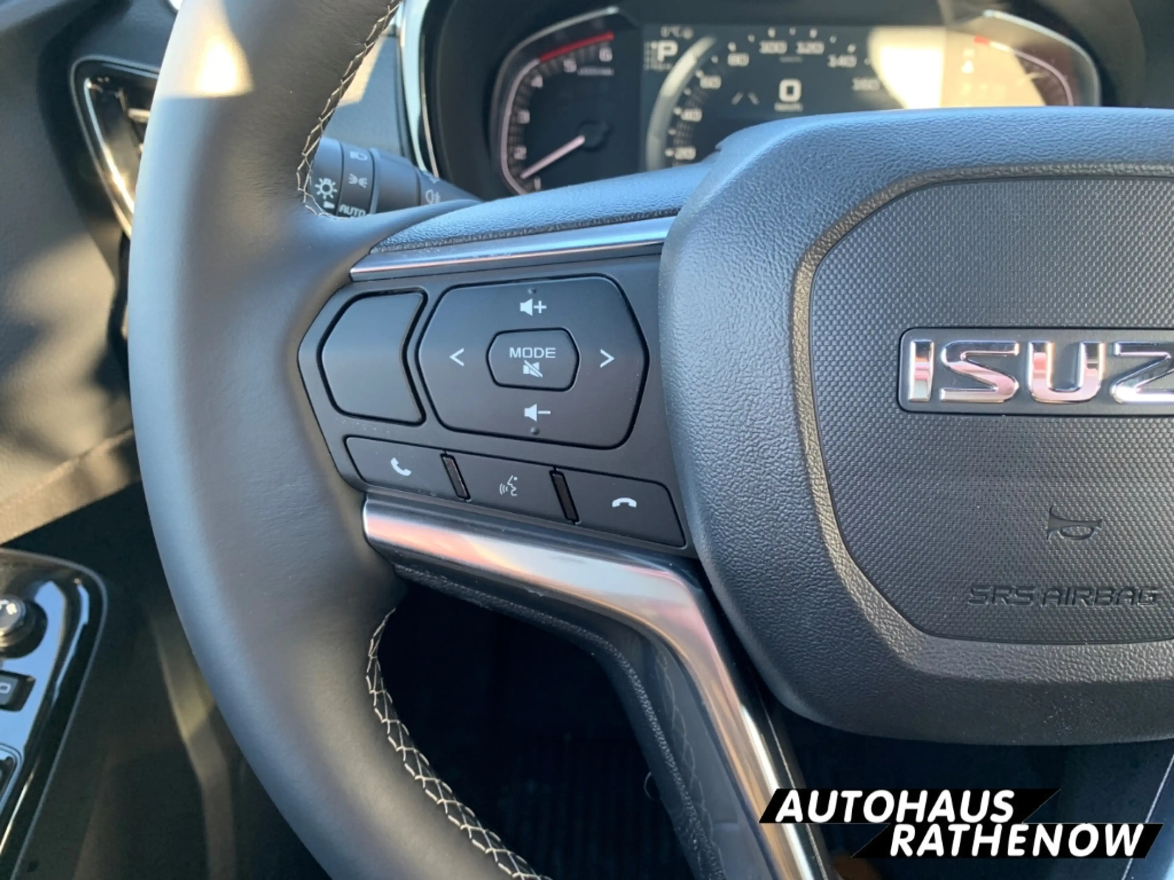 Isuzu D-Max Space Cab Allrad LSE Automatik Leder digitales Coc — photo 13